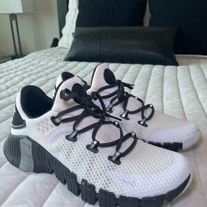 Women’s Nike Metcon 4 Sneakers
